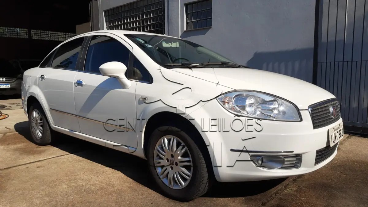LOTE 001 - VEÍCULO: LÍNEA ESSENCE, PLACA OFICIAL IUW 7882, ANO 2013, MODELO 2014,