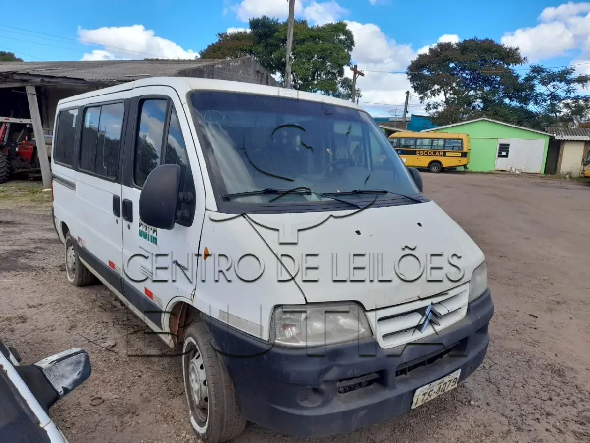 LOTE 010 - MICROONIBUS