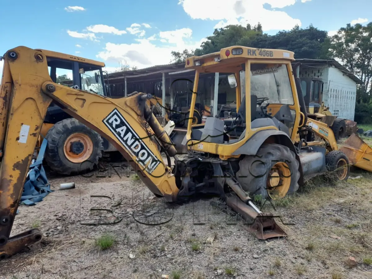 LOTE 012 - TRATOR DE RODAS